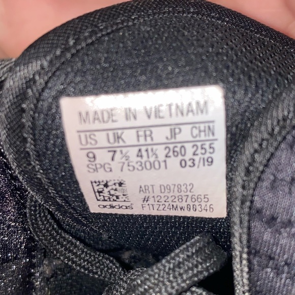 woman’s size 9 volleyball shoes - Picture 4 of 4